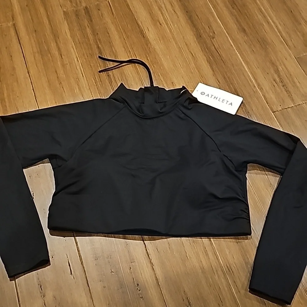 Athleta NWT Black northpoint Rashguard Crop